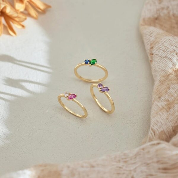 customized family birthstone ring