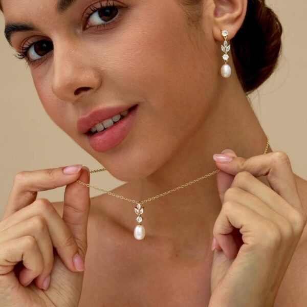 diamond leaf pearl necklace