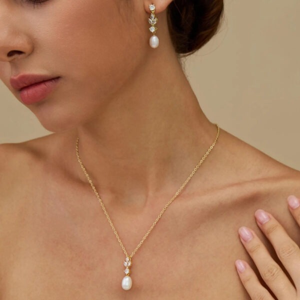 diamond leaf pearl necklace