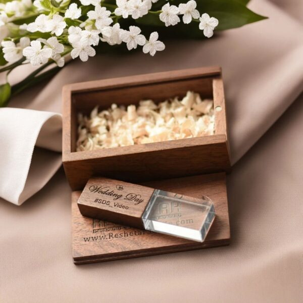 personalized crystal wooden usb drive in walnut/maple box